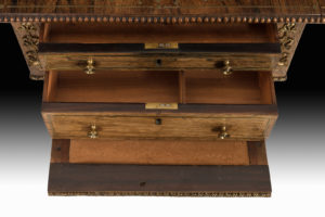 Brassinlaidtable drawers open