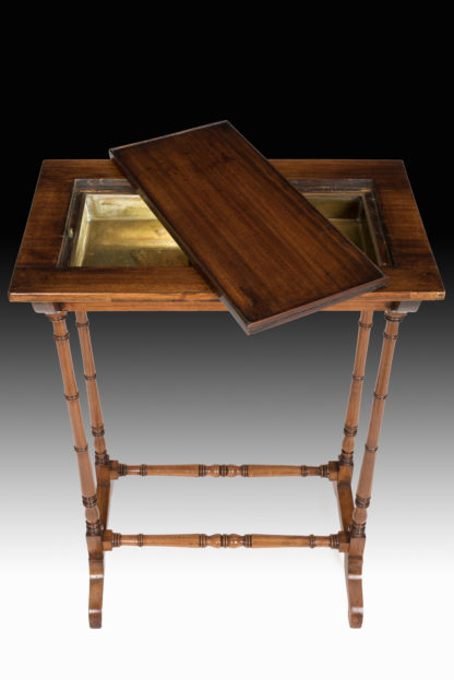 Charming George III Regency rosewood crocus table with lid resting