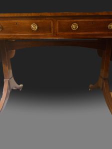 Fine George III Sofa Table closeup center