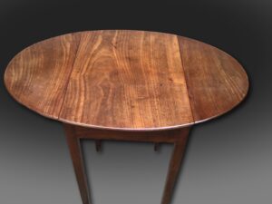 A really, really small George III mahogany oval Pembroke table open